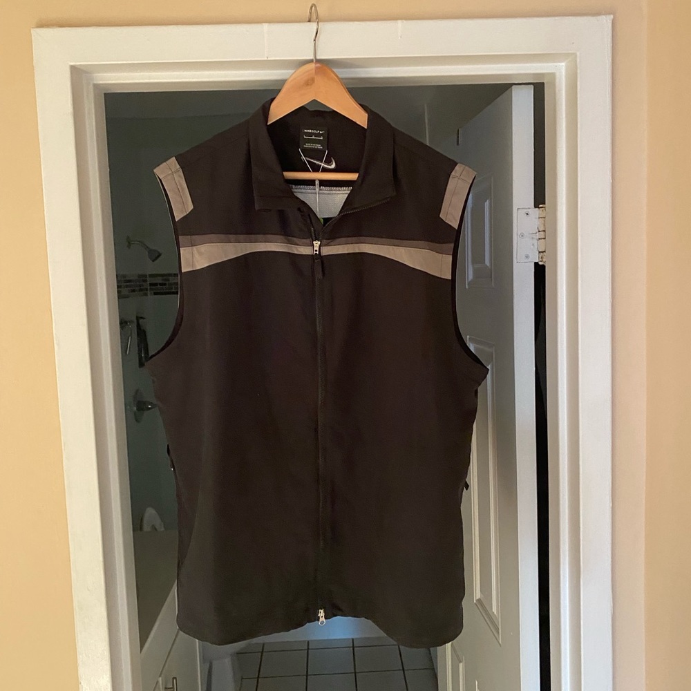 Nike mens golf vest.
